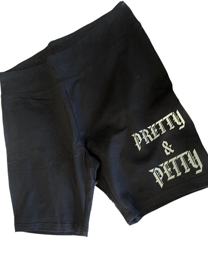 Hübsche und zickige Biker-Shorts